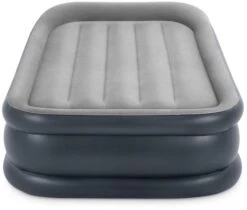 Intex Deluxe Pillow Rest Raised Luchtbed - Eenpersoons - Ingebouwde Elektrische Pomp 11 Intex Deluxe Pillow Rest Raised Luchtbed - Eenpersoons - Ingebouwde Elektrische Pomp -Kampeeruitrusting 1320 1900 64132 prd1 2017 300