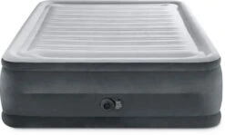 Intex Comfort Plush Extra Hoog Luchtbed - Queensize - Ingebouwde Elektrische Pomp 15 Intex Comfort Plush Extra Hoog Luchtbed - Queensize - Ingebouwde Elektrische Pomp -Kampeeruitrusting 1320 1900 64418 prd2 2023 300