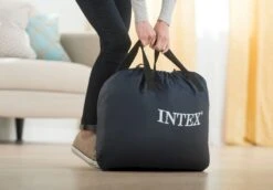 Intex Ultra Plush Luchtbed - Queensize - Ingebouwde Elektrische Pomp -Kampeeruitrusting 1320 1900 64428 inuse1 2020 300