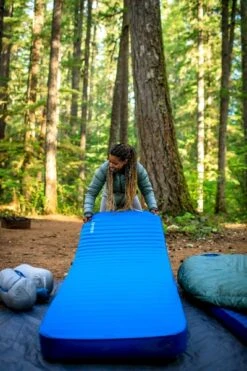 Therm-A-Rest MondoKing 3D 11.0 L Zelfopblazende Slaapmat 17 Therm-A-Rest MondoKing 3D 11.0 L Zelfopblazende Slaapmat -Kampeeruitrusting 1900 1267 2020 thermarest oregon 3sisters geiser 0623