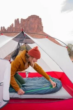 Therm-A-Rest Saros 32 Mummymodel Slaapzak 10 Therm-A-Rest Saros 32 Mummymodel Slaapzak -Kampeeruitrusting 1900 1267 2022 thermarest desertcamping highsierras spence 0042