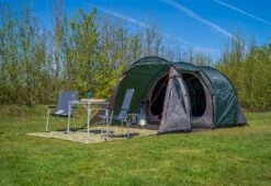 Easy Camp Galaxy 400 Rustic Green Tunneltent - 4 Personen 11 Easy Camp Galaxy 400 Rustic Green Tunneltent - 4 Personen -Kampeeruitrusting 827 1200 camping shoot 45