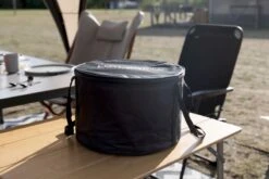 LotusGrill XL Hybrid Houtskoolbarbecue - Rood -Kampeeruitrusting lotusgrill in hoes