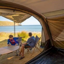 Zempire Aero TL Pro Opblaasbare Tent - 5 Persoons -Kampeeruitrusting zempire aero tl pro opblaasbare tent 16 1